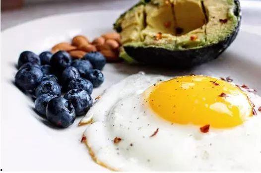 娱乐圈吃瓜酱荷包蛋,荷包蛋事件引发热议，吃瓜群众纷纷围观！